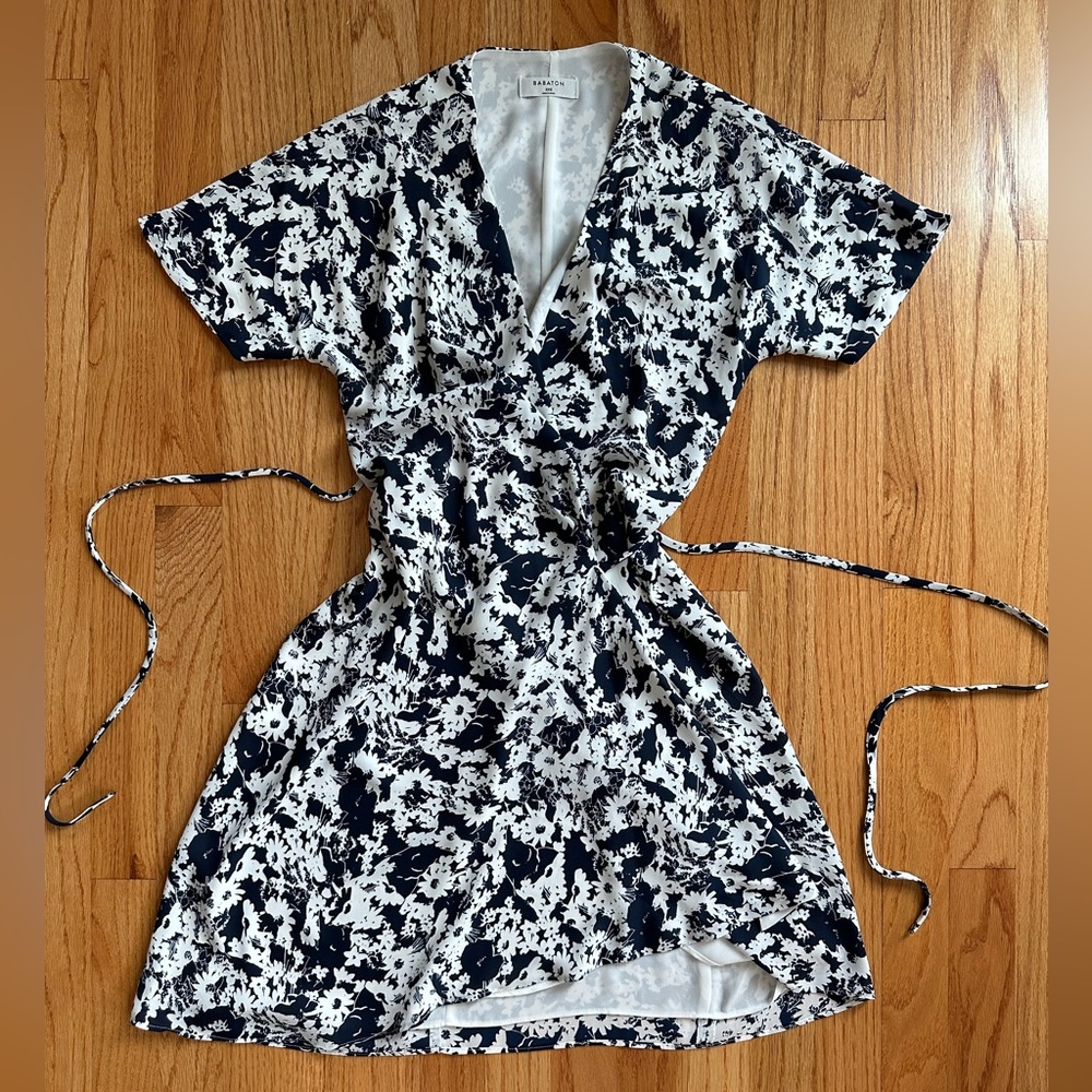 Aritzia Babaton floral wrap tie closure mini dress NEVER WORN